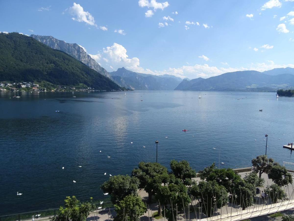 Fantastic Lake And Mountain View, First Row Lakeside Gmunden Exterior foto