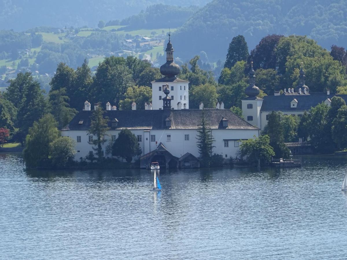Fantastic Lake And Mountain View, First Row Lakeside Gmunden Exterior foto